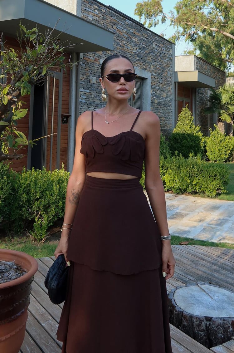 Kahverengi Çiçek Detaylı Crop Etek Keten Takım