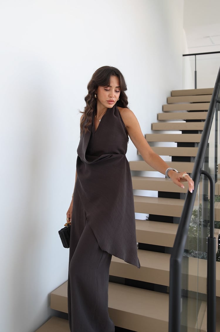 Kahverengi Halter Yaka Şal Detaylı Tulum