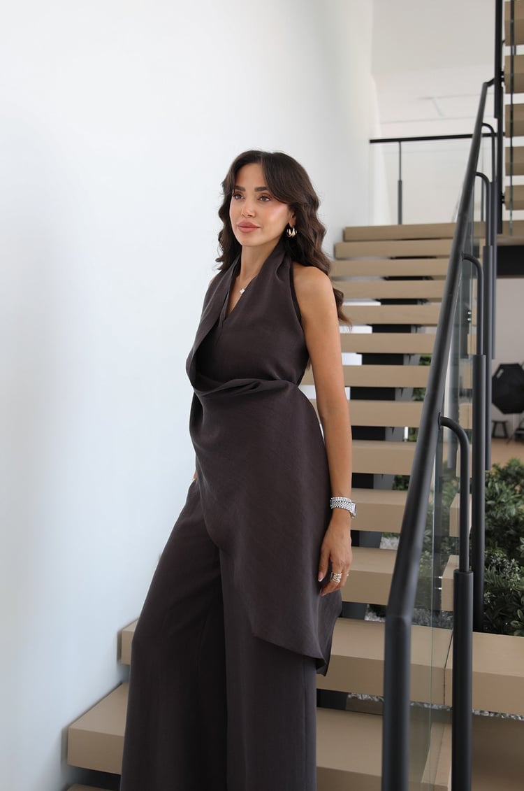 Kahverengi Halter Yaka Şal Detaylı Tulum