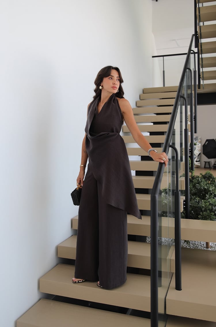 Kahverengi Halter Yaka Şal Detaylı Tulum