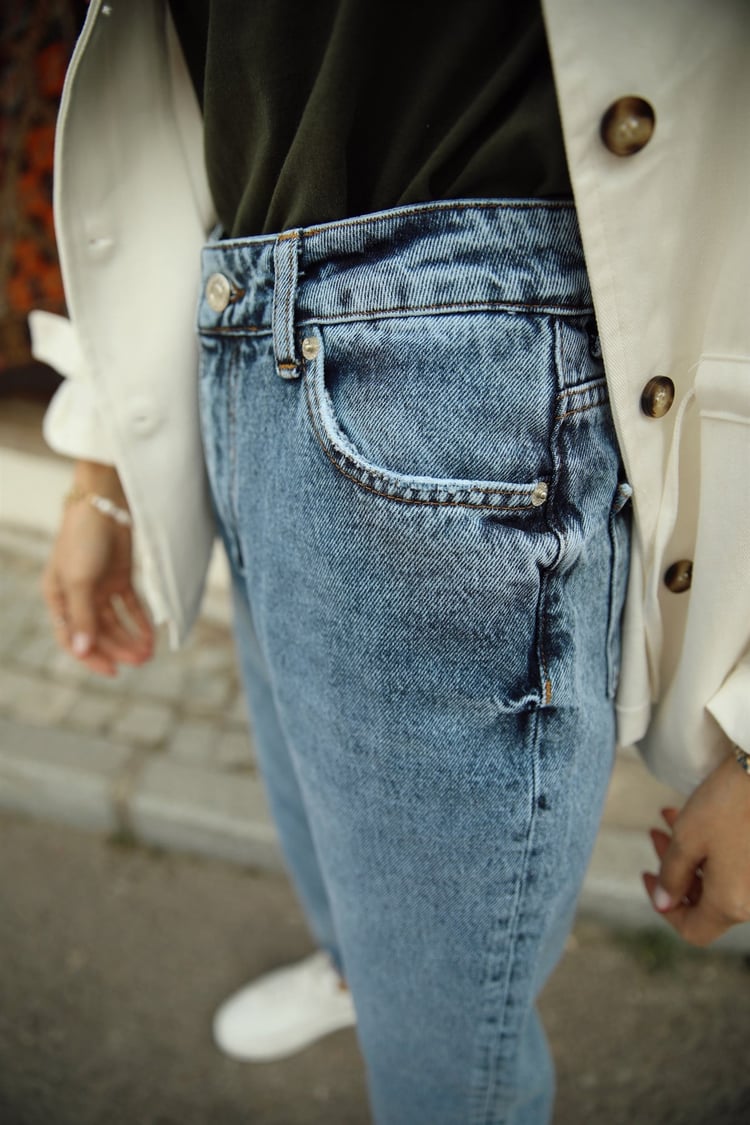 Kar Yıkamalı Kesik Paça Mom Jean