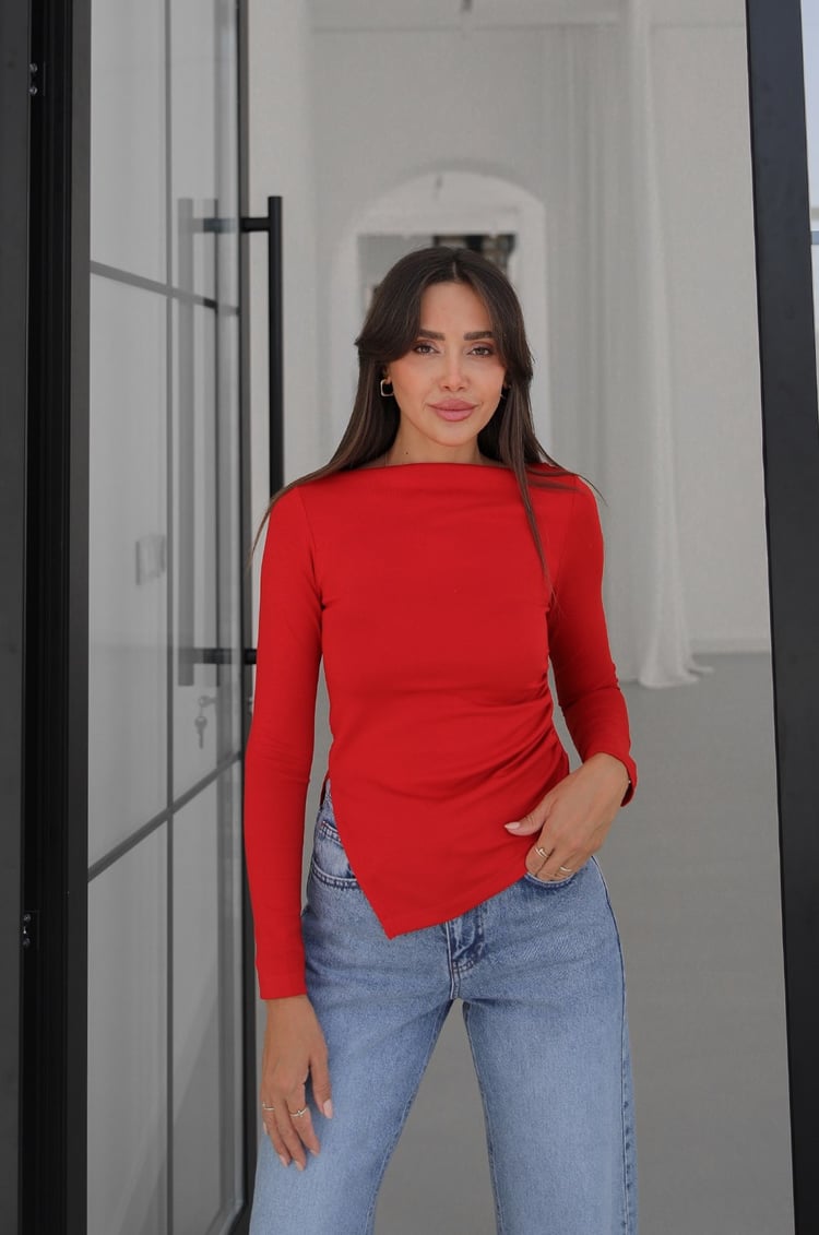 Kımızı Yandan Büzgülü Asimetrik Bluz