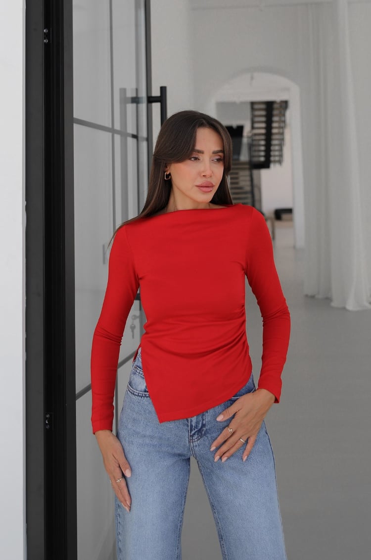 Kımızı Yandan Büzgülü Asimetrik Bluz