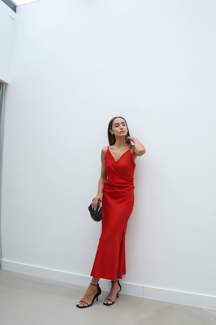 Kırmızı Drape Detaylı Saten Elbise
