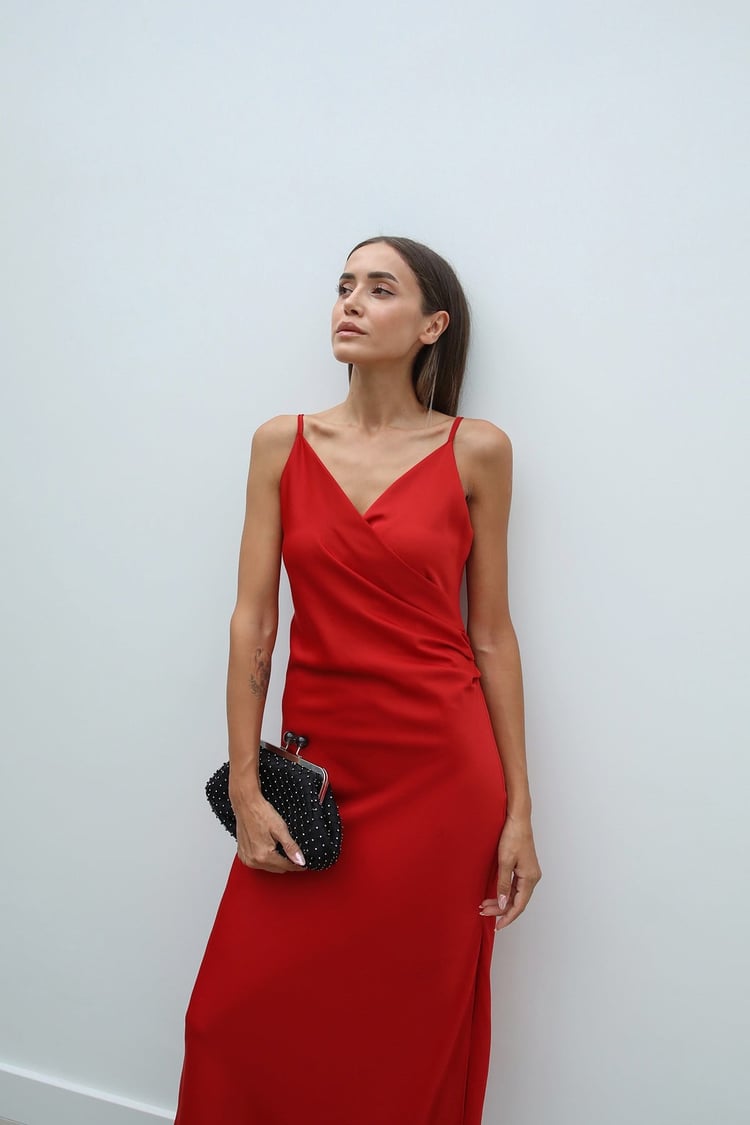 Kırmızı Drape Detaylı Saten Elbise