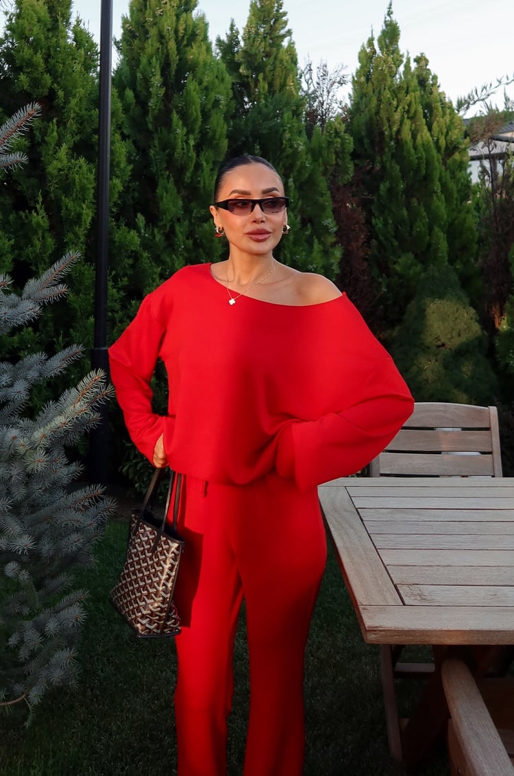 Kırmızı Düşük Omuz Oversize Bluz Pantolon Takım 