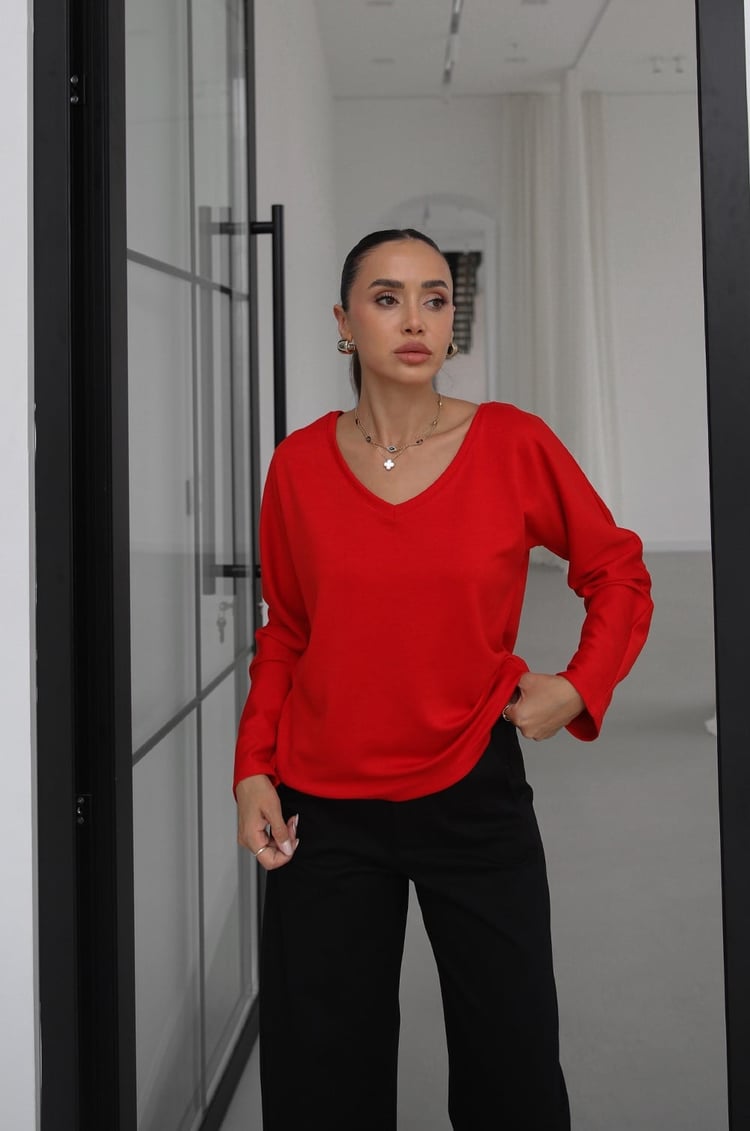 Kırmızı Önü Ve Arkası V Yaka Bluz