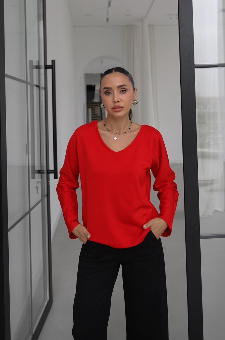 Kırmızı Önü Ve Arkası V Yaka Bluz