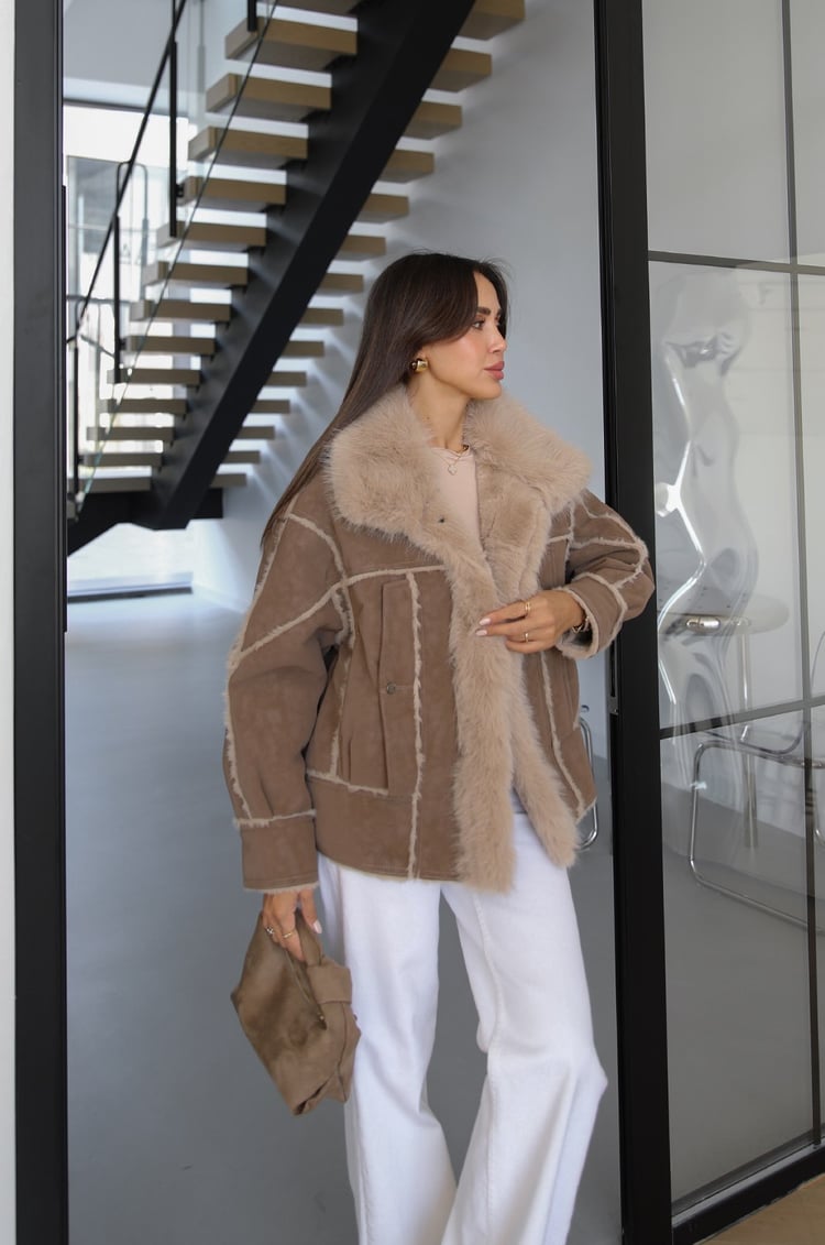 Koyu Bej İçi ve Yakası Kürklü Süet Mont