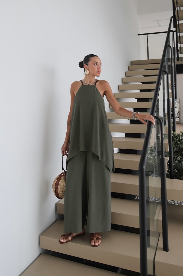 Koyu Haki Deri Askılı Şal Detaylı Tulum
