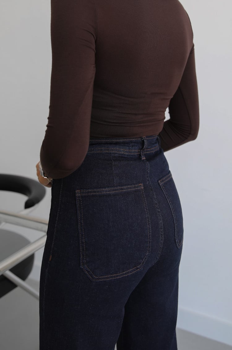 Koyu Lacivert Köşe Cepli Cropped Jean