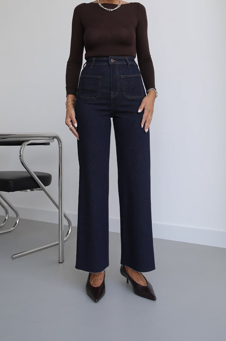 Koyu Lacivert Köşe Cepli Cropped Jean