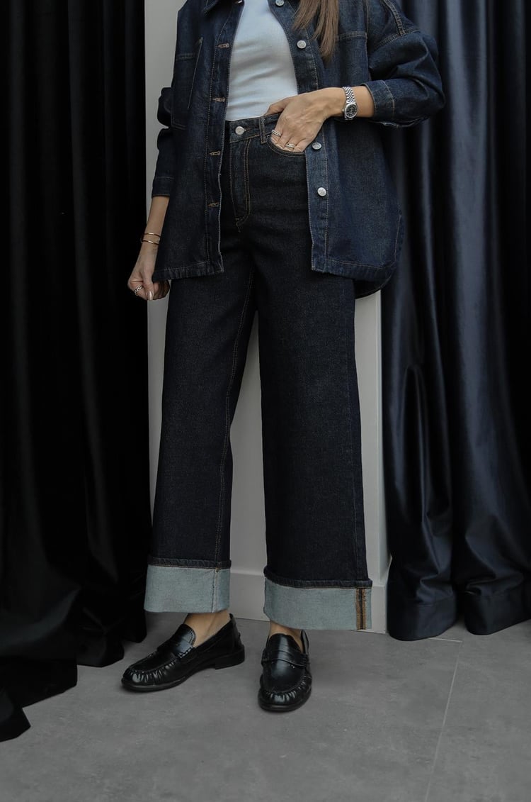 Koyu Lacivert Paça Katlamalı Jean