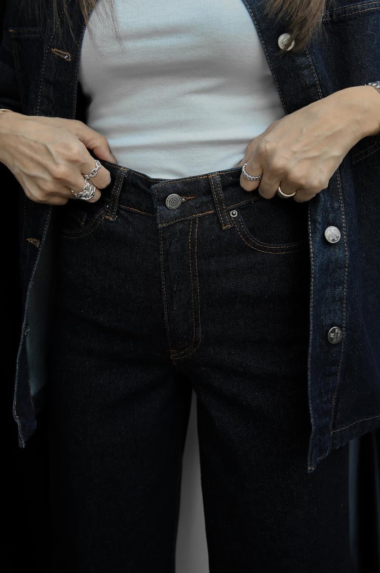 Koyu Lacivert Paça Katlamalı Jean