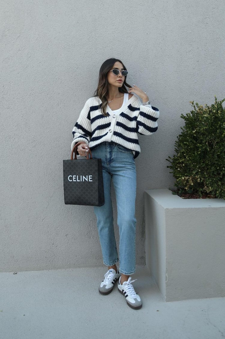 Krem Lacivert Çizgili Dört Düğmeli Hırka