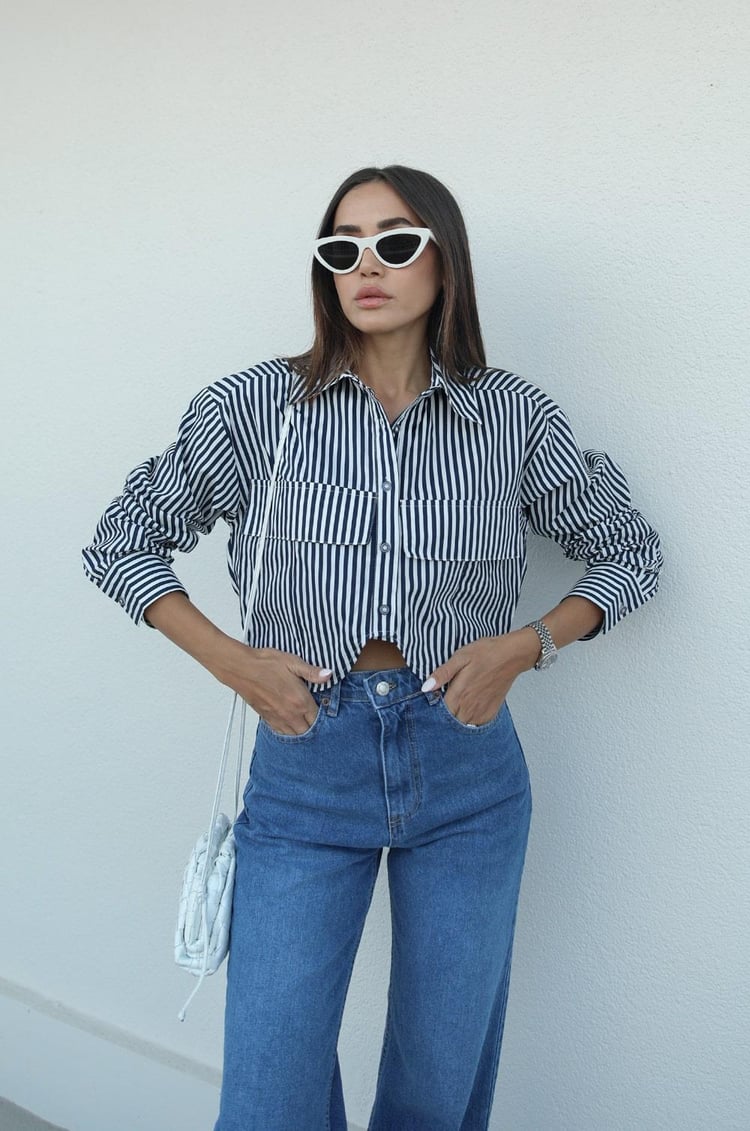 Lacivert Beyaz Çizgili Asimetrik Kesim Gömlek
