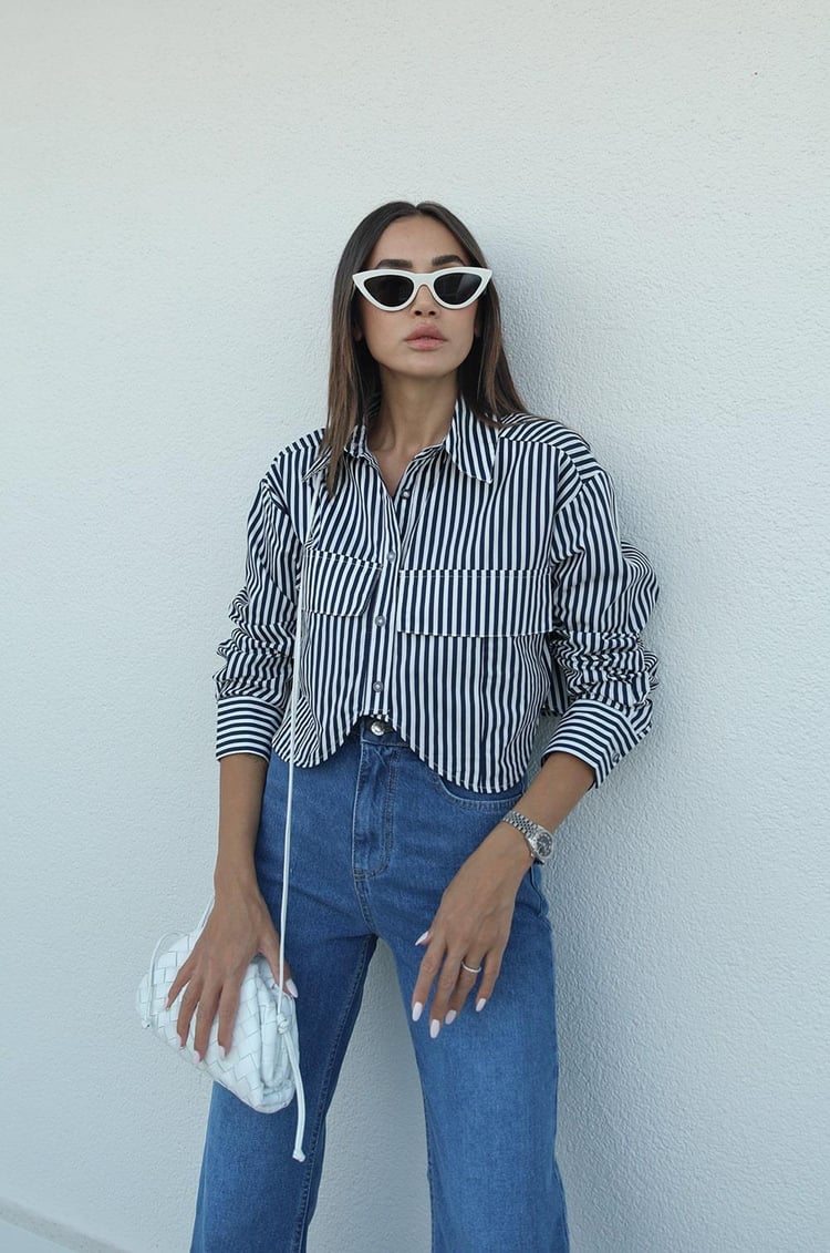 Lacivert Beyaz Çizgili Asimetrik Kesim Gömlek