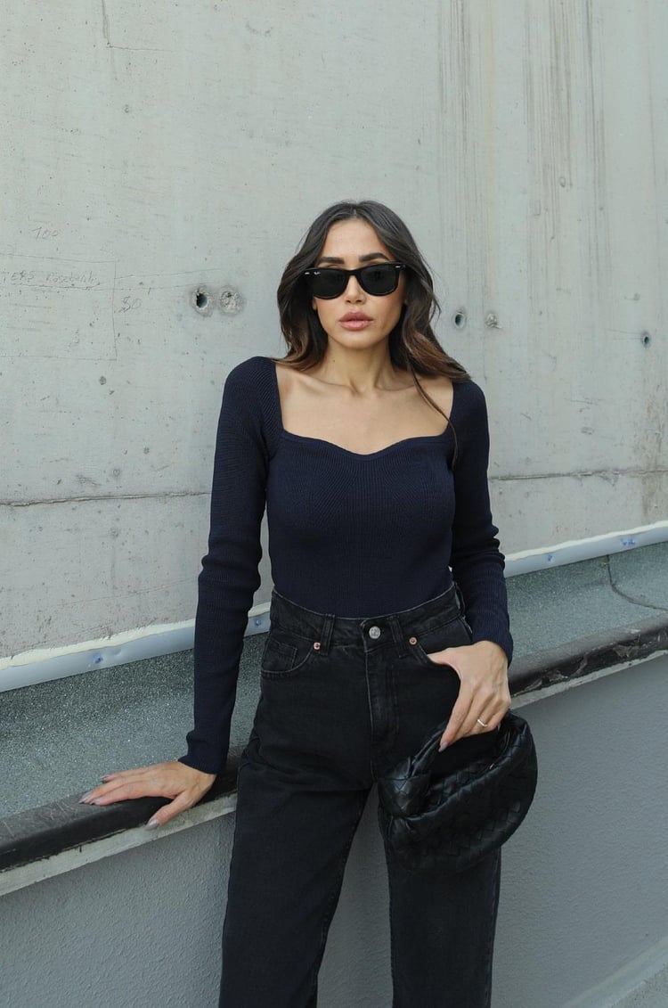 Lacivert Kalp Yaka Triko Bluz