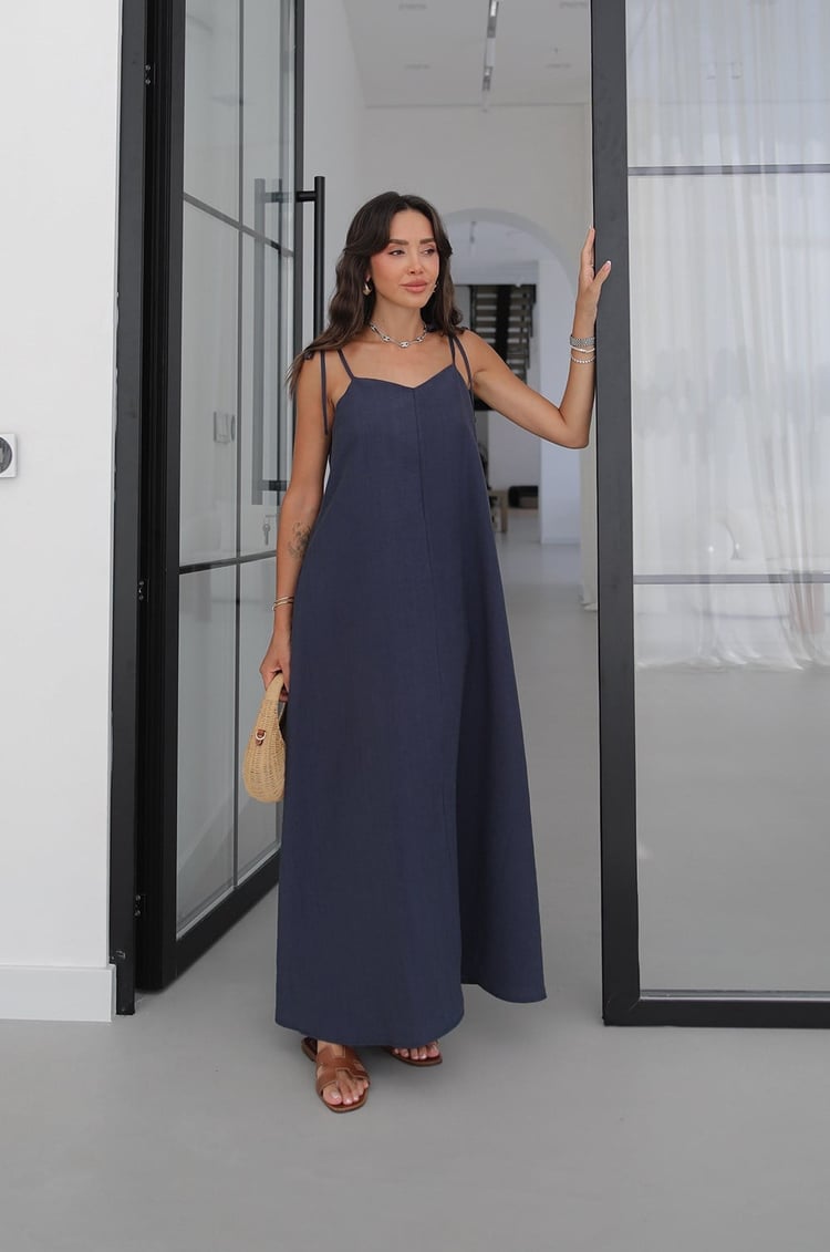 Lacivert Sırtı Lastik Detaylı Askılı Elbise