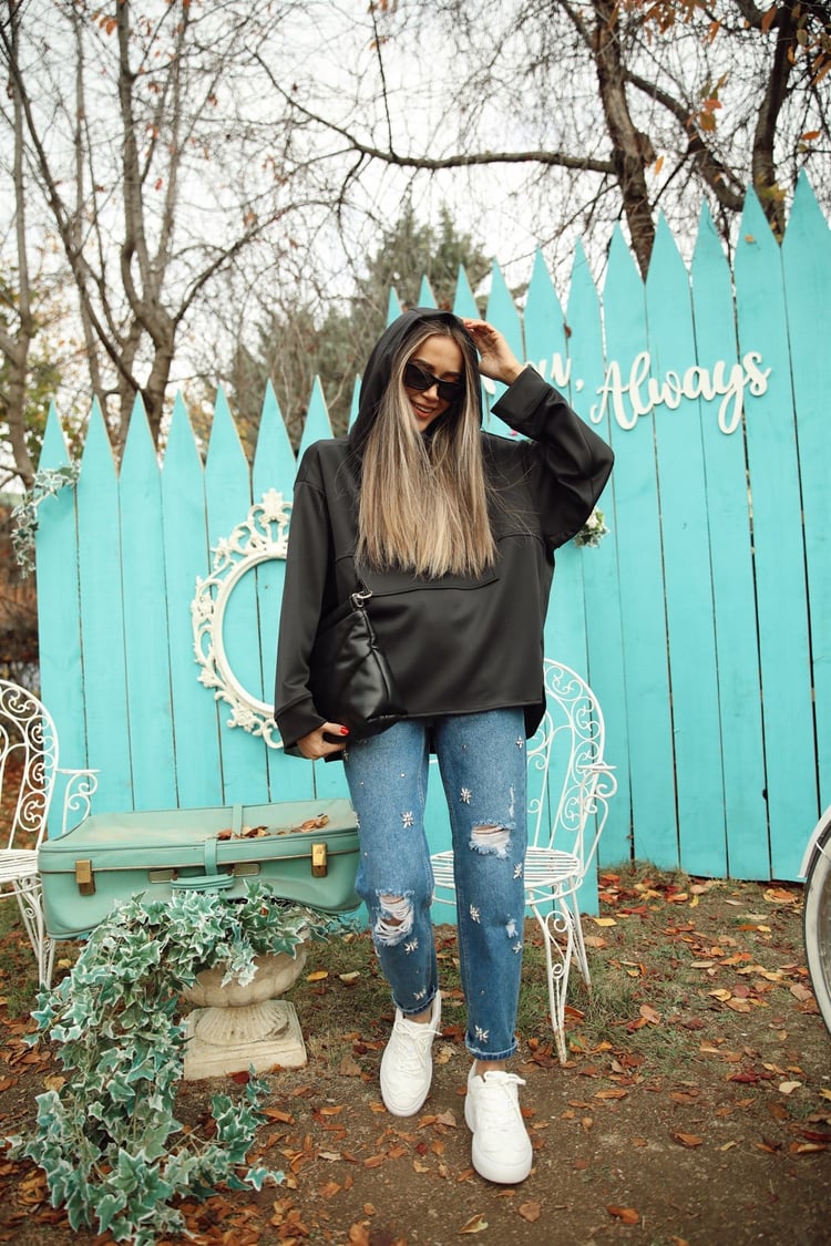 Lacivert Taşlı Yırtık Detaylı Mom Jean 
