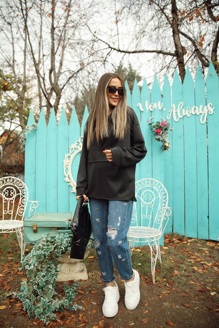 Lacivert Taşlı Yırtık Detaylı Mom Jean 