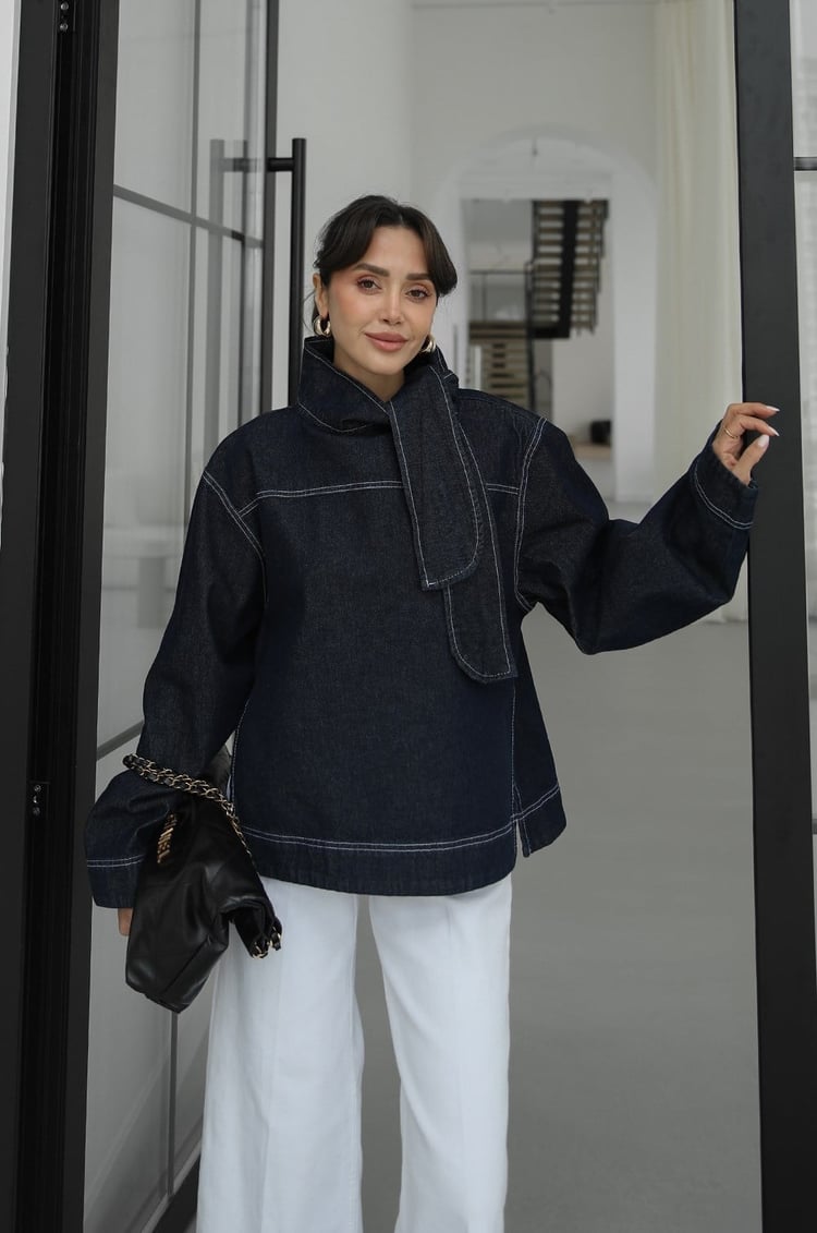 Lacivert Yakası Fular Detaylı Denim Bluz