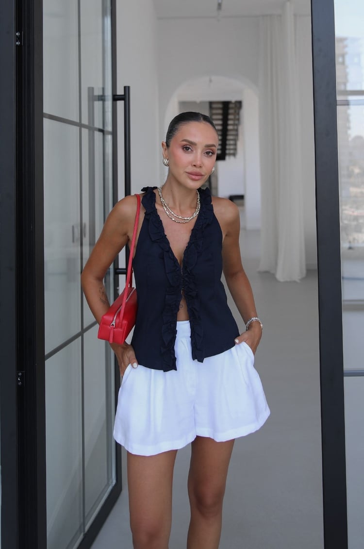 Lacivert Yakası Ve Önü Fırfırlı Bluz