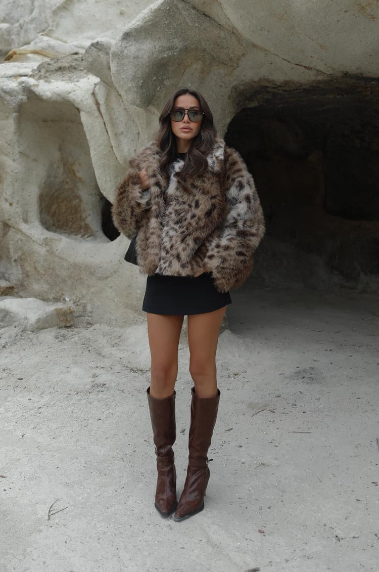 Leopar Desenli Katlı Yakalı Kürk