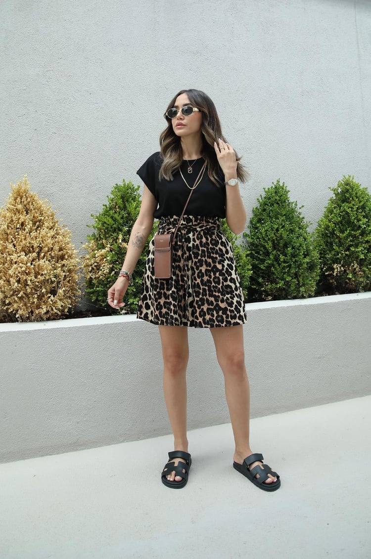 Leopar Desenli Kuşaklı Şort