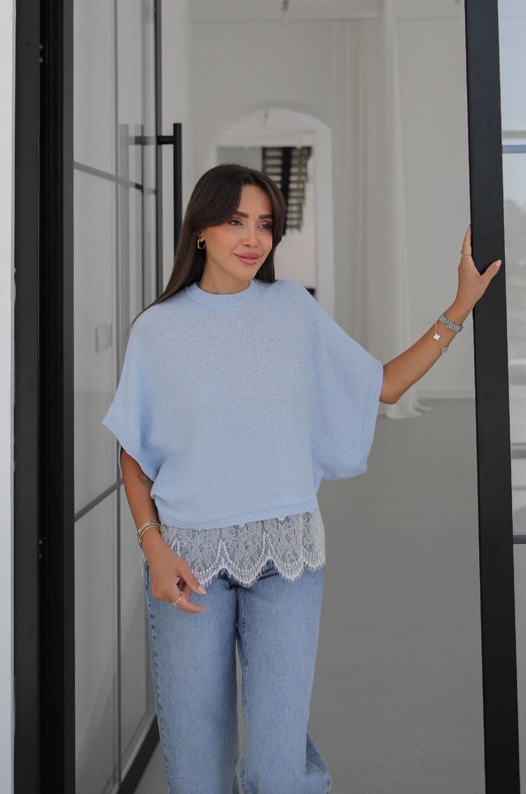 Mavi Dantel Detaylı Triko Bluz