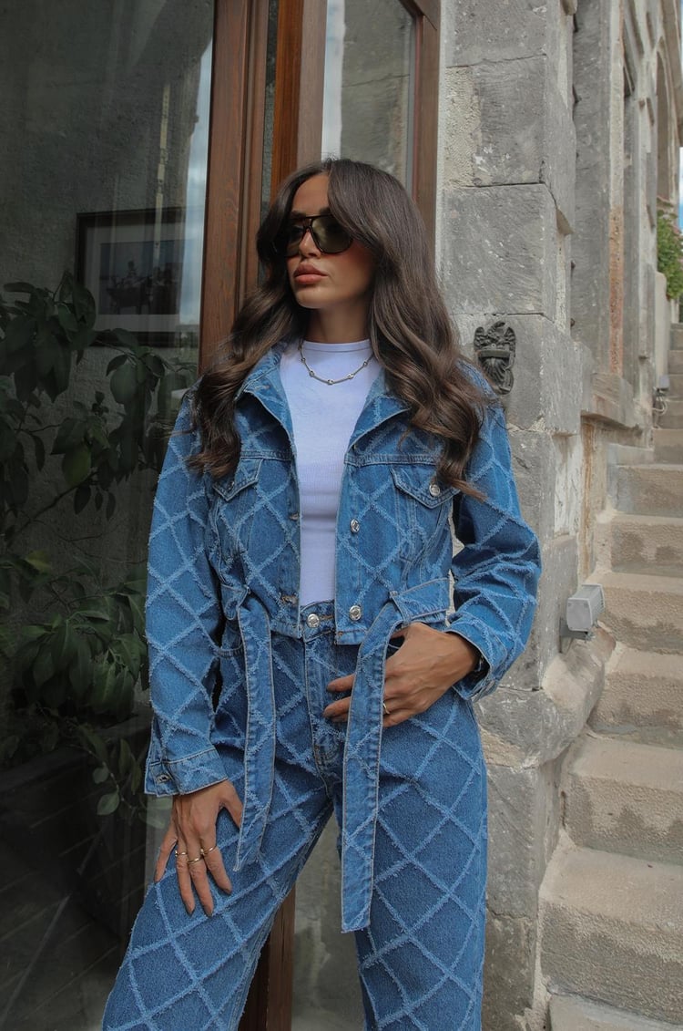 Mavi Dokulu Kemer Detaylı Denim Ceket