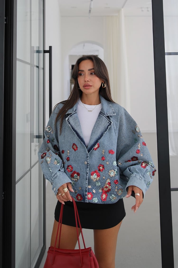 Mavi Pullu Çiçek İşlemeli Denim Ceket