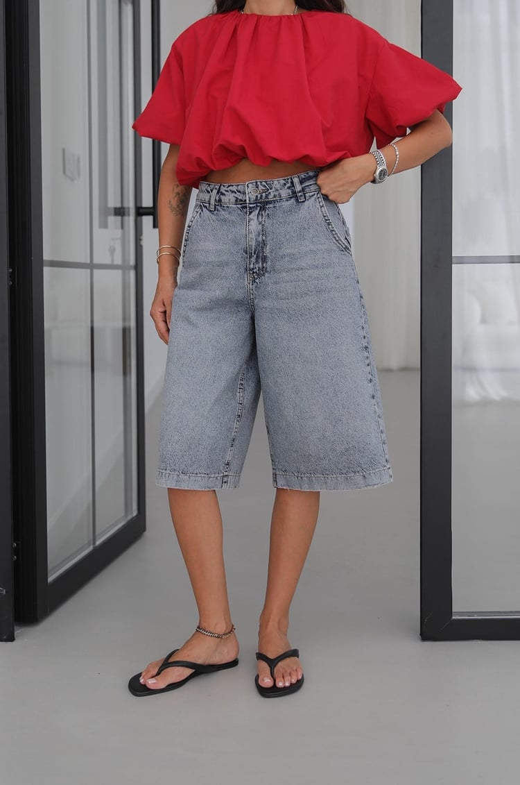 Mavi Yanları Cepli Kapri Denim Şort