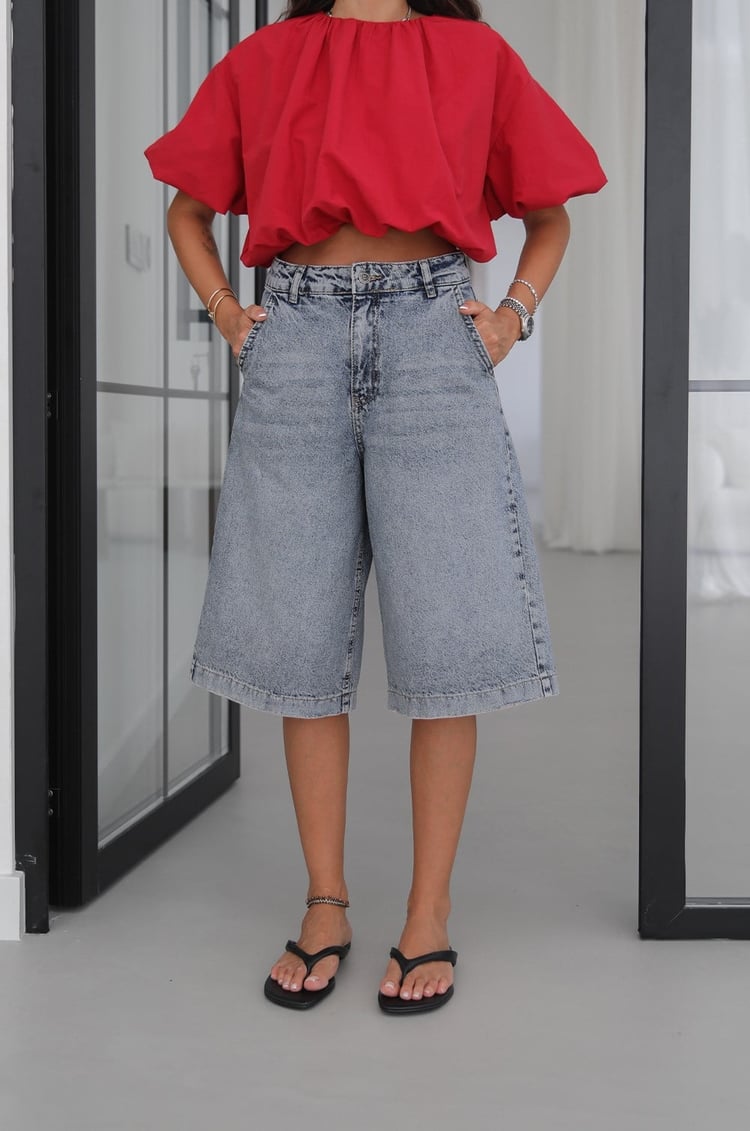 Mavi Yanları Cepli Kapri Denim Şort