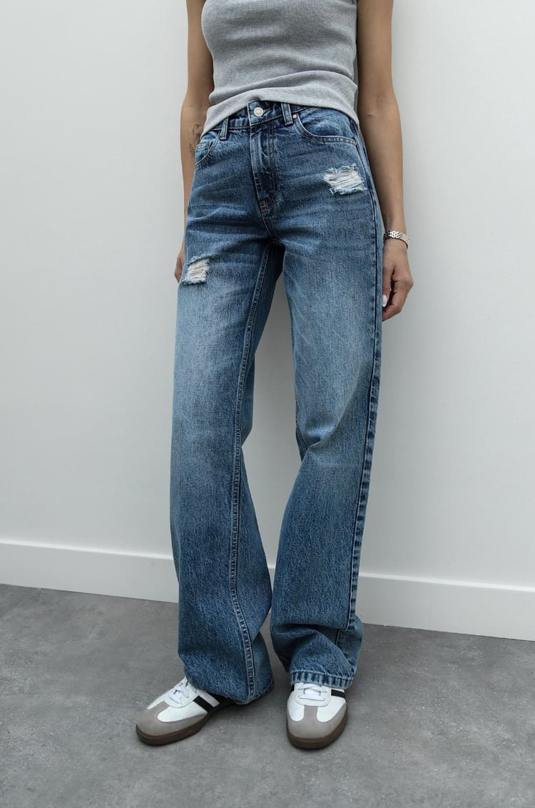 Mavi Yırtık Detaylı Straight Jean