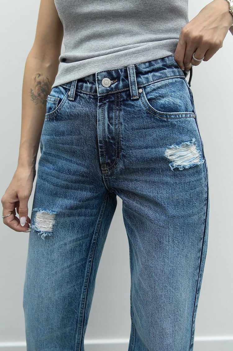 Mavi Yırtık Detaylı Straight Jean