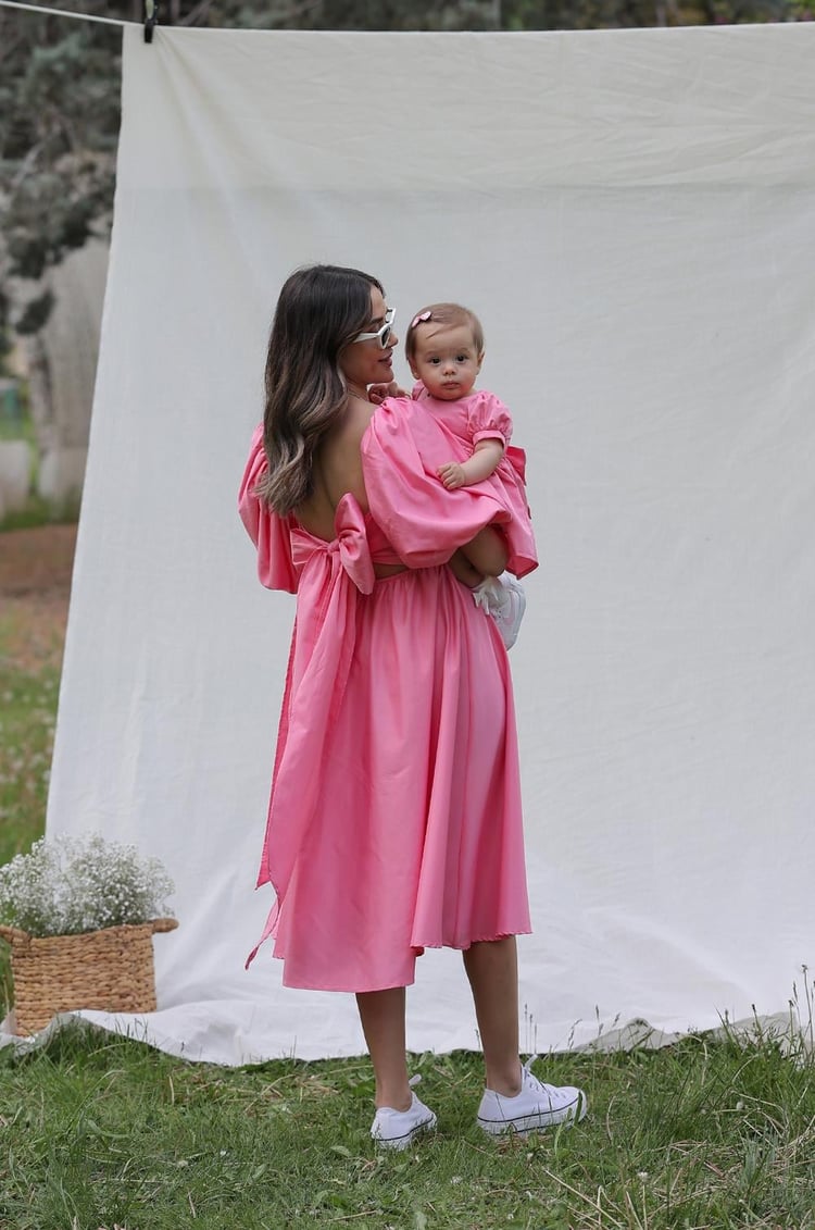 Pembe Arkası Bağlamalı Midi Boy Elbise