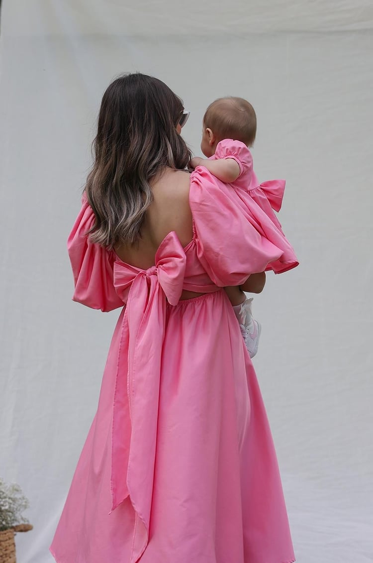 Pembe Arkası Bağlamalı Midi Boy Elbise