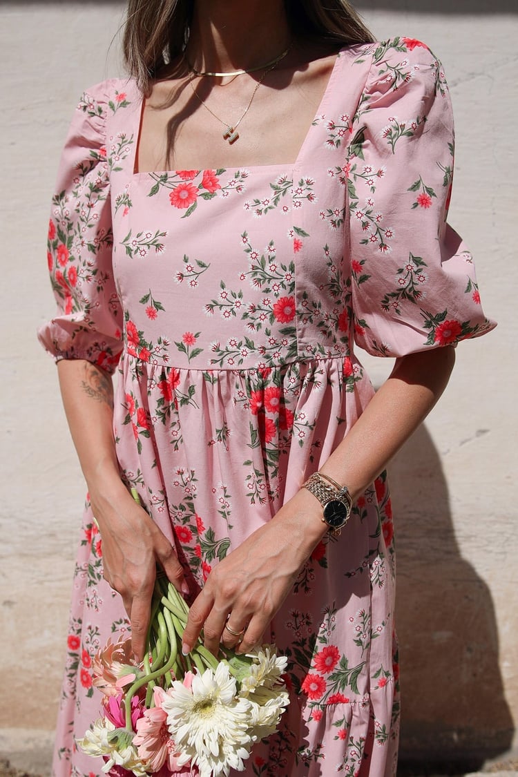 Pembe Çiçek Desenli Elbise
