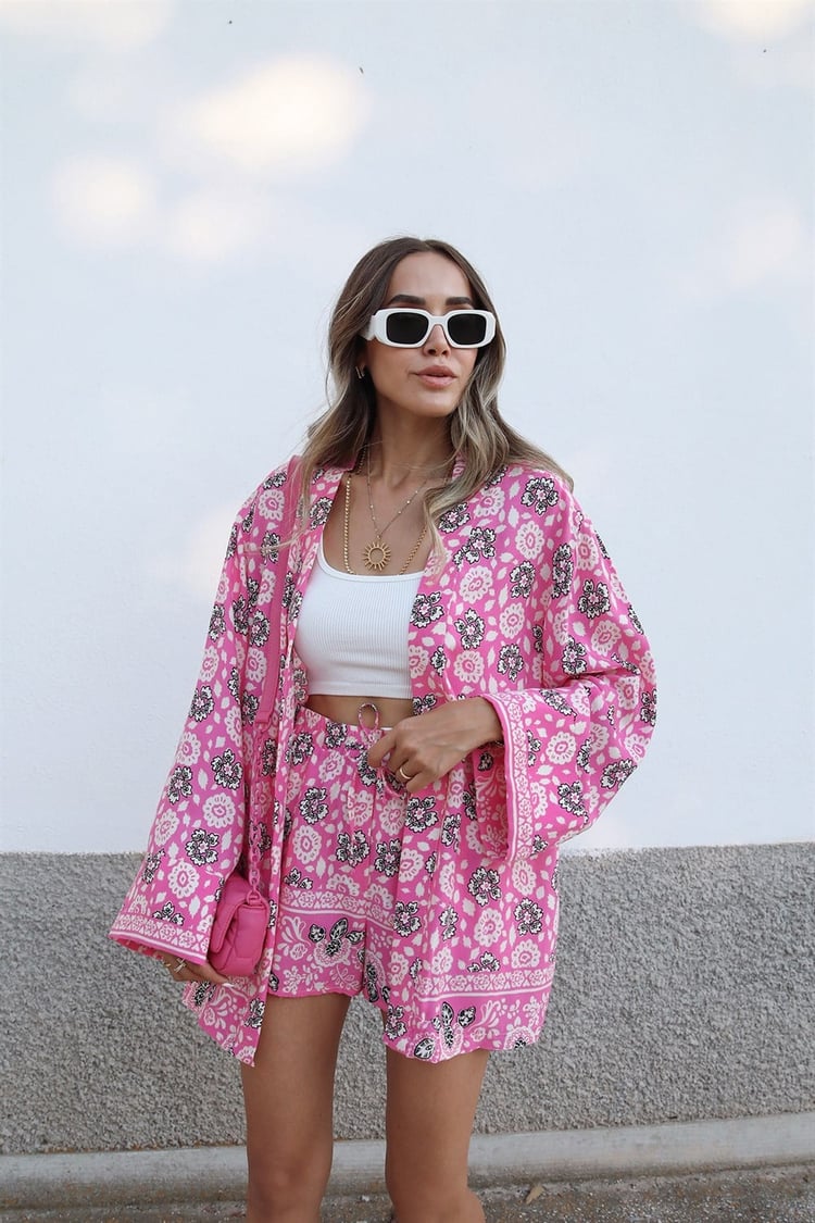 Pembe Çiçek Desenli Şortlu Takım