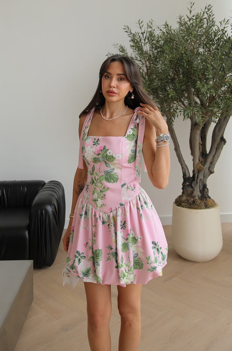 Pembe Çiçekli Askıları Bağlamalı Mini Elbise