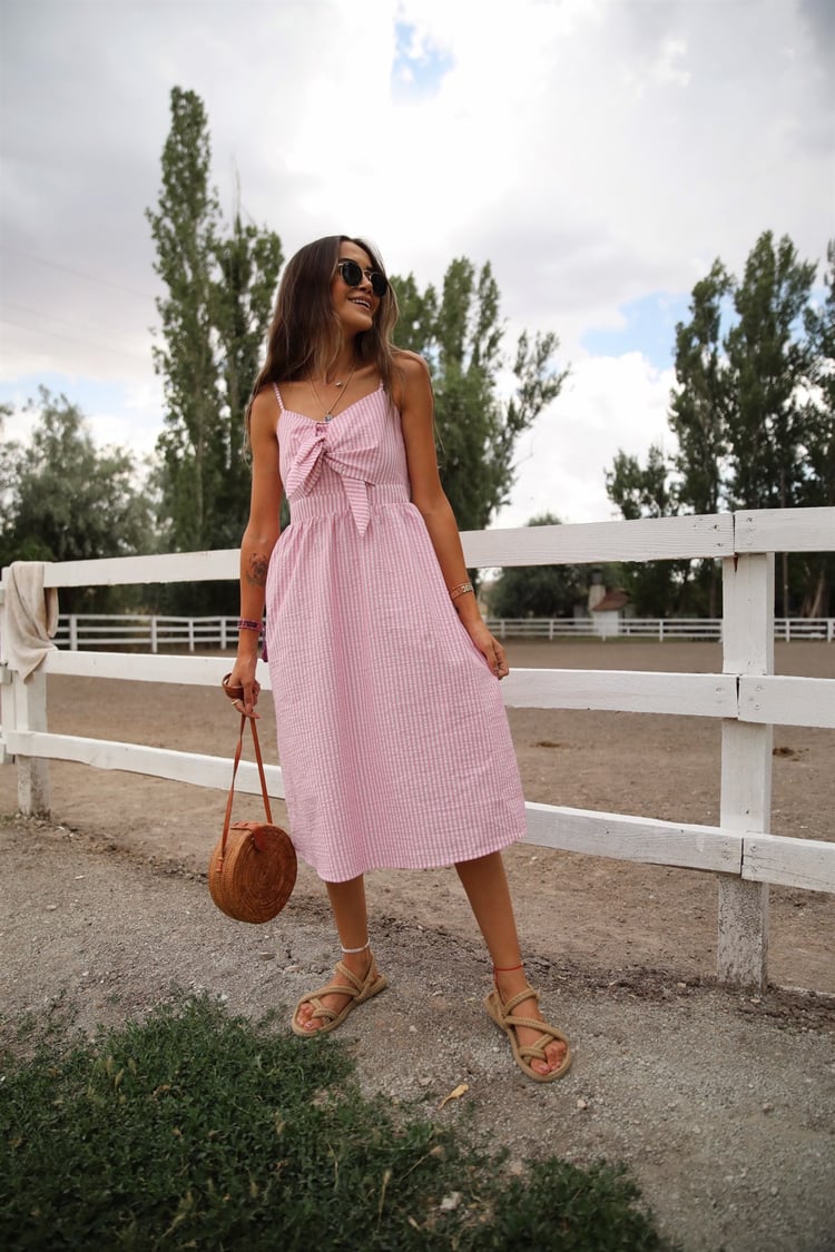 Pembe Çizgili Önü Bağlamalı Elbise