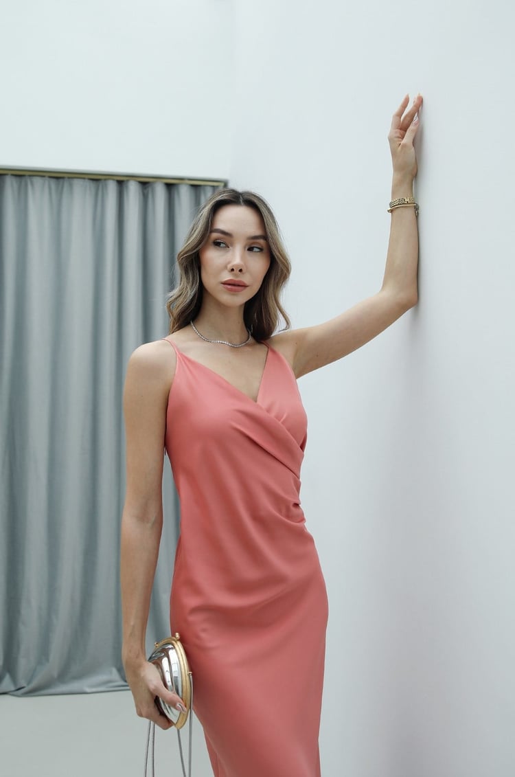Pembe Drape Detaylı Saten Elbise