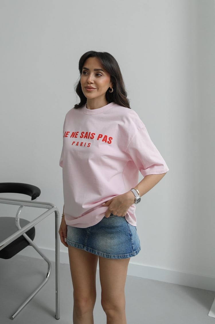Pembe Je Ne Sais Pas Bakılı Tişört