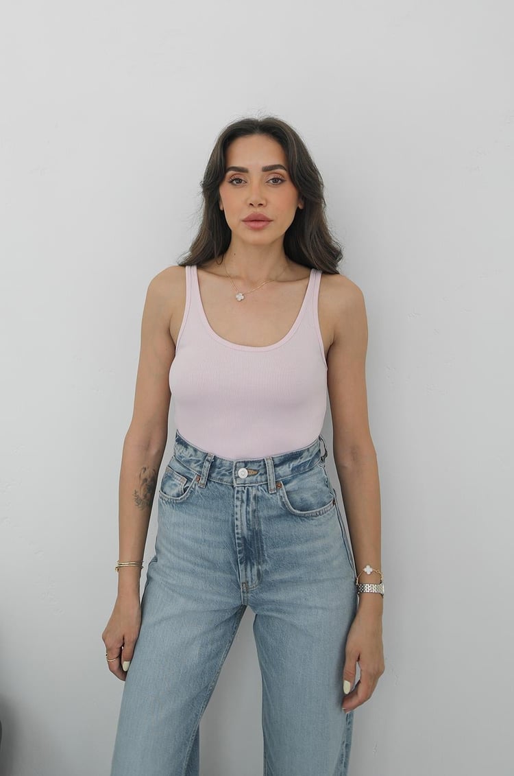Pembe Oyuk Yaka Atlet