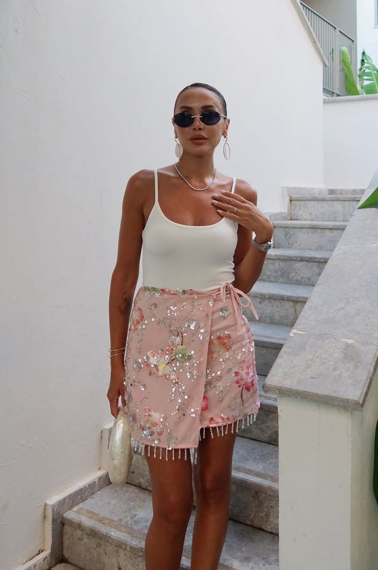 Pembe Payet Ve Nakış İşlemeli Anvelop Kapamalı Etek