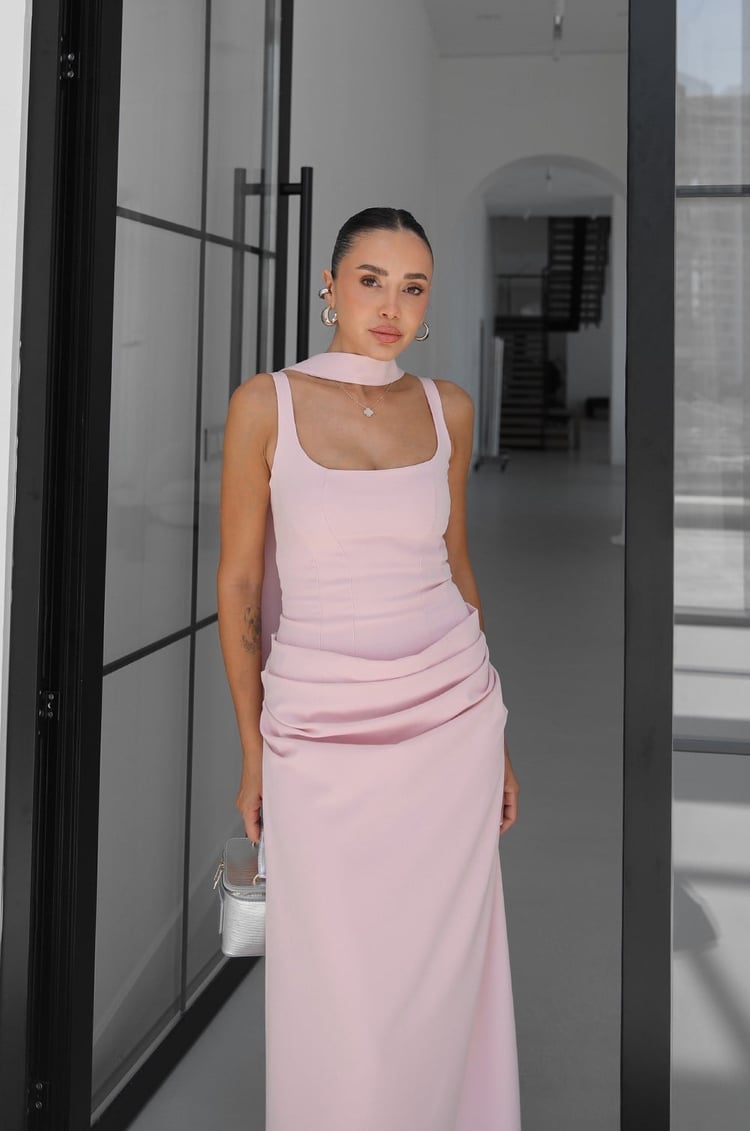 Pembe Piran Arkası Biritli Fularlı Uzun Elbise