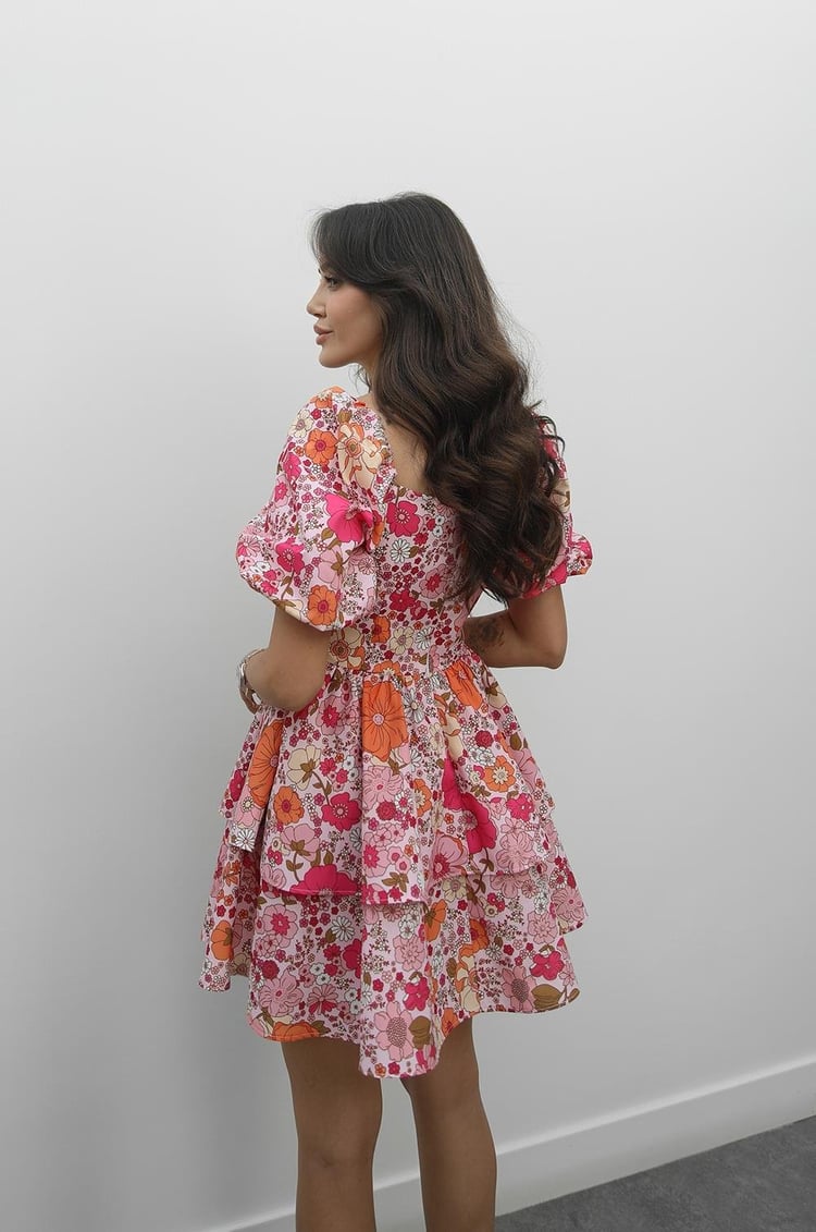 Pembe Susan Çiçek Desenli Kat Kat Elbise