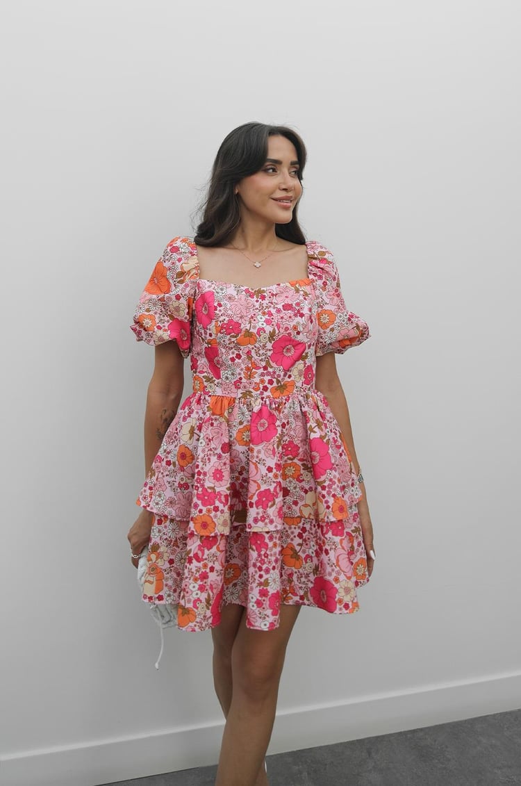 Pembe Susan Çiçek Desenli Kat Kat Elbise