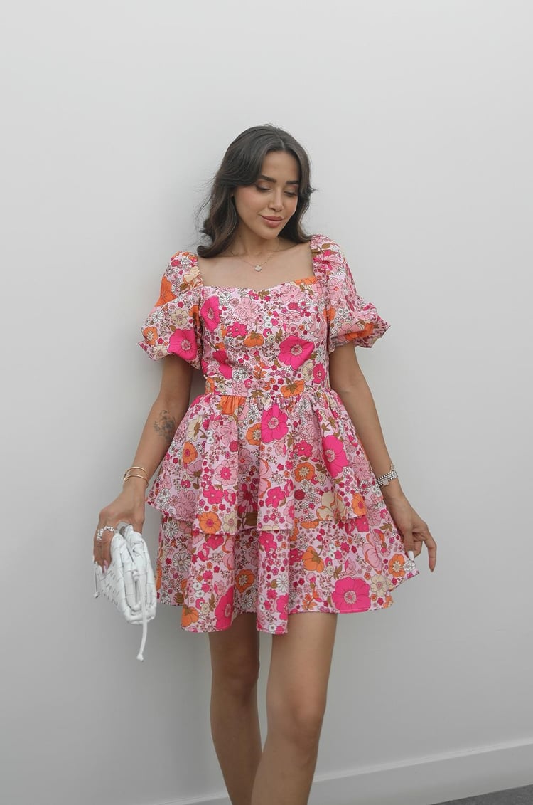 Pembe Susan Çiçek Desenli Kat Kat Elbise